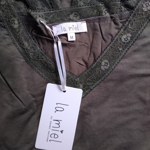 LA MIEL Gorgeous Lace Boho Short Sleeve V-Neck Top•Size Medium•Olive Green - Picture 4 of 13